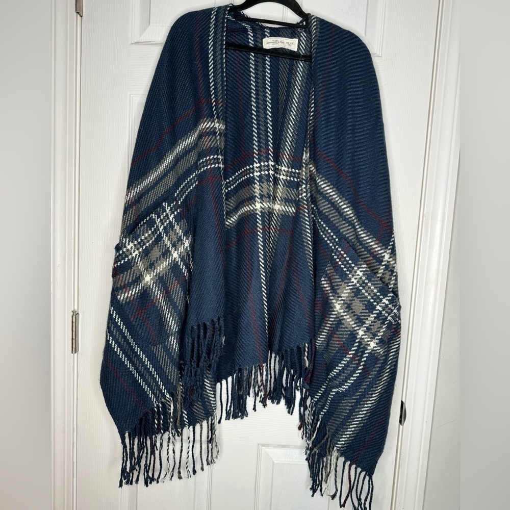 ABERCROMBIE AND FITCH One Size Plaid Blanket Poncho
